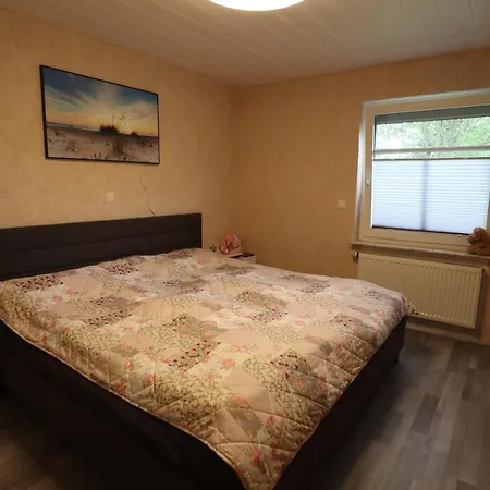 Semesterbostad Haus Flieder