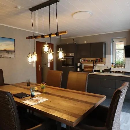 Haus Flieder Semesterbostad *